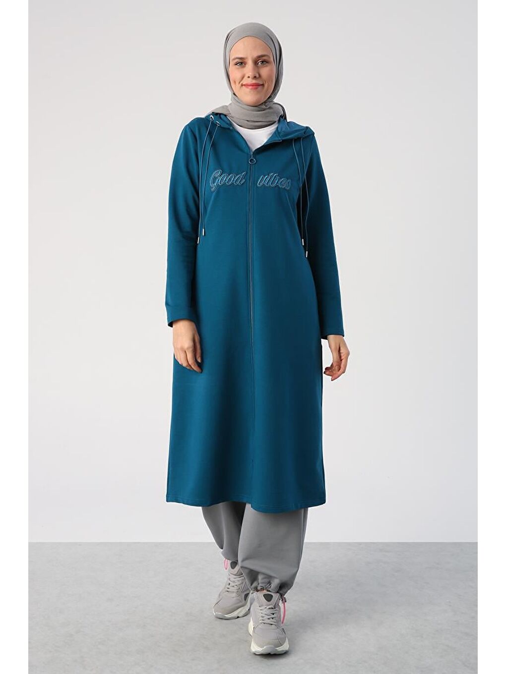 Açık Petrol Aplike Nakışlı Çift Kordonlu Kapüşonlu Hırka-1