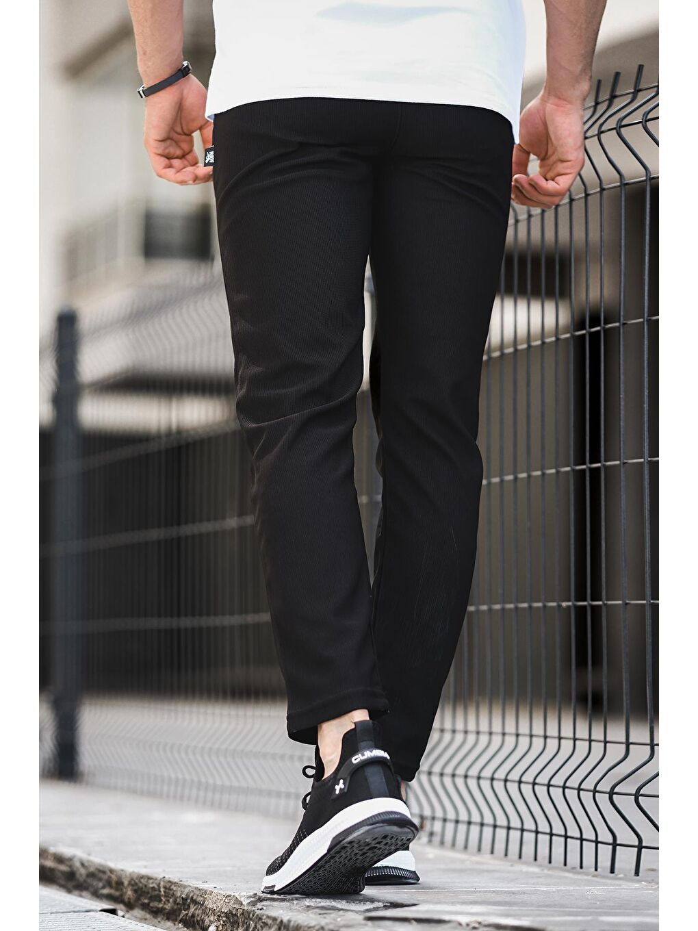 Siyah Düz Paça Fitilli Slim Fit Erkek Eşofman Altı-2