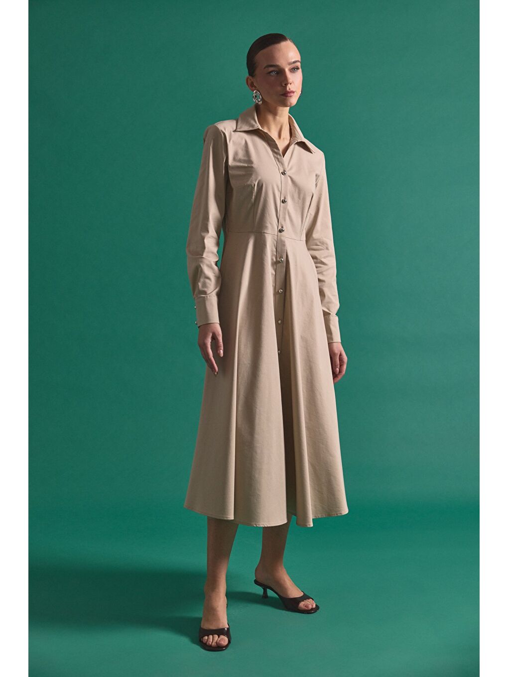 Uzun Düğme Detaylı Elbise - Bej-3