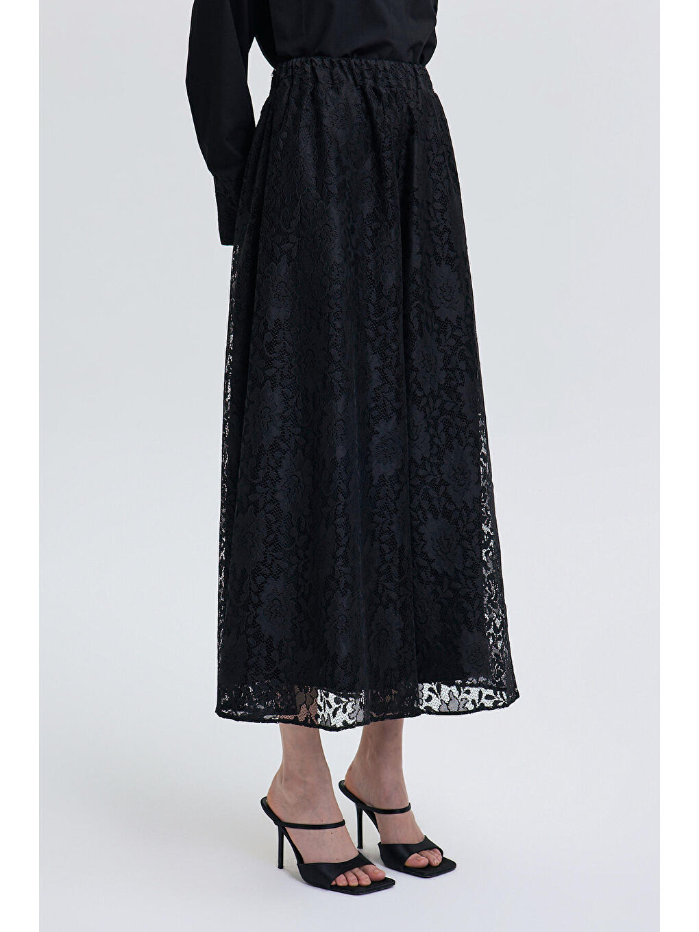 Siyah Beli Lastikli Dantel Etek-2