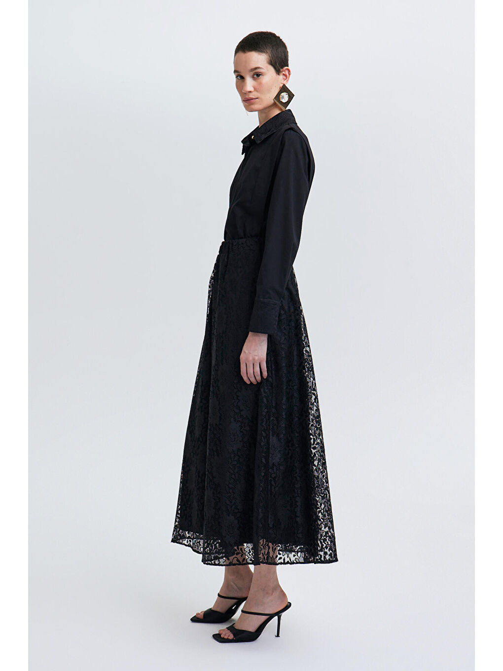 Siyah Beli Lastikli Dantel Etek-3