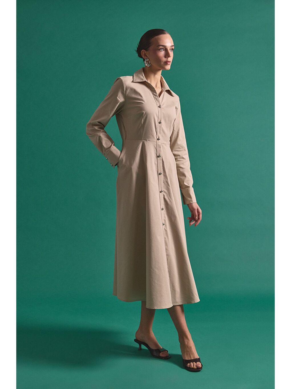 Uzun Düğme Detaylı Elbise - Bej-4