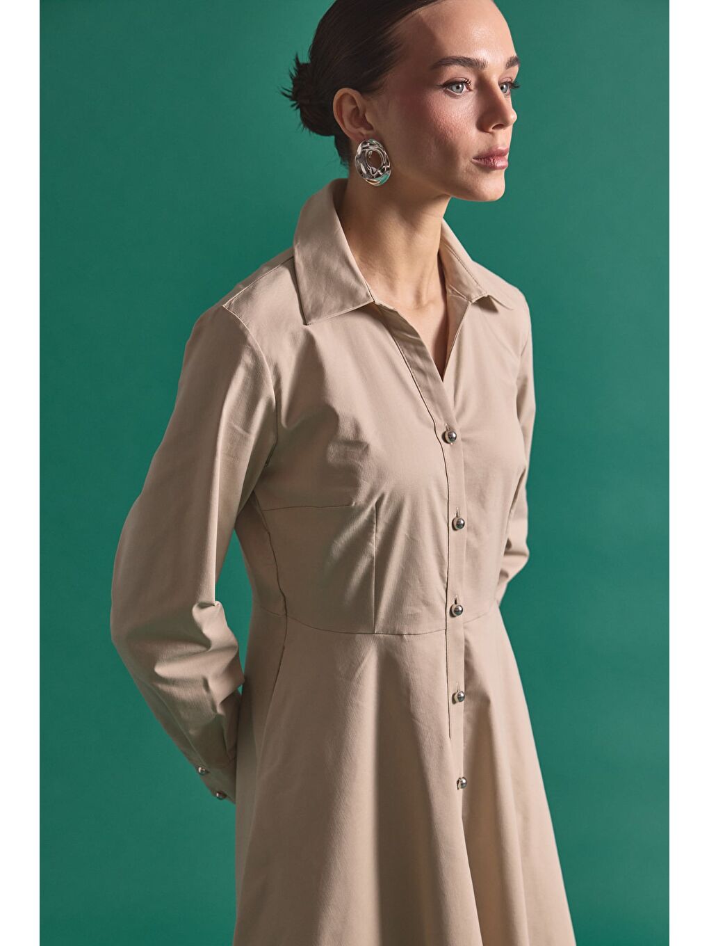 Uzun Düğme Detaylı Elbise - Bej-5