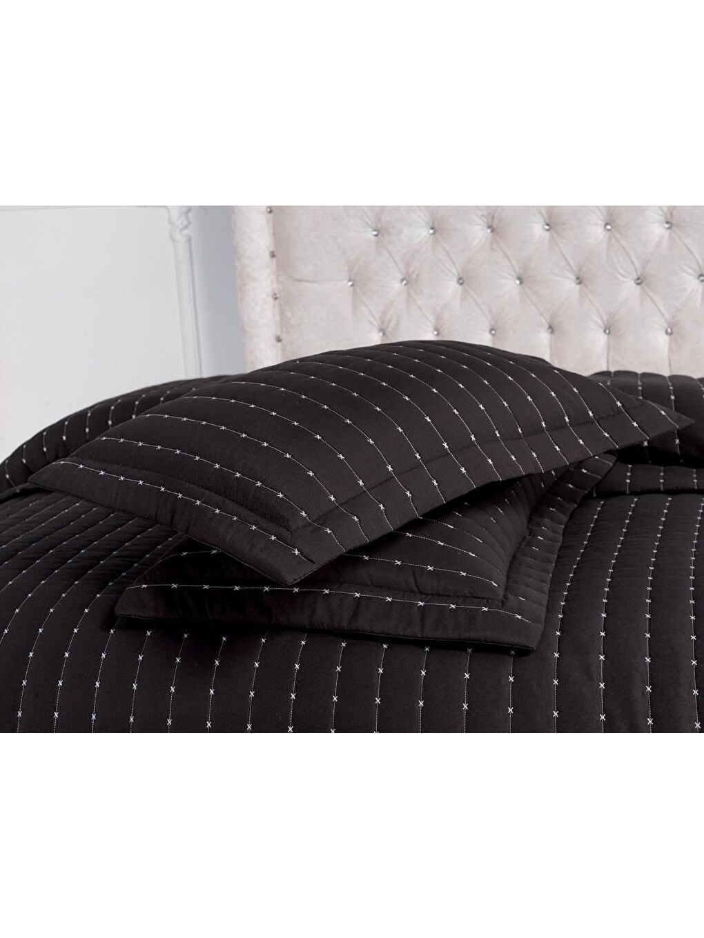 Dublin Çift Kişilik Kapitoneli Yatak Örtüsü Siyah-2