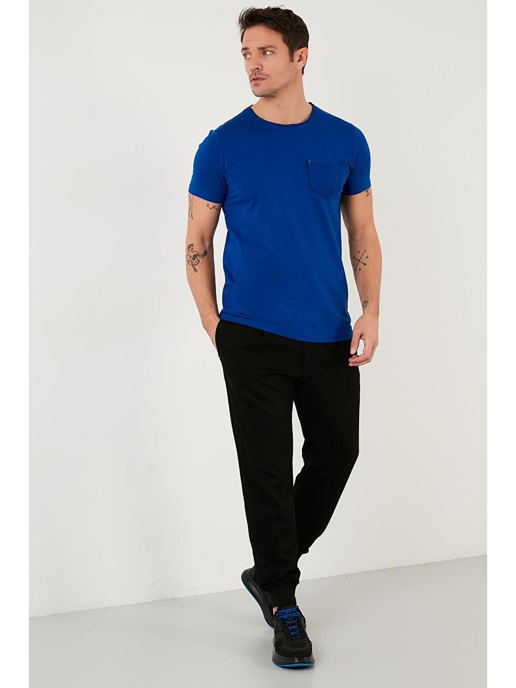 Mavi % 100 Pamuklu Slim Fit Bisiklet Yaka Cepli Tişört 5902000