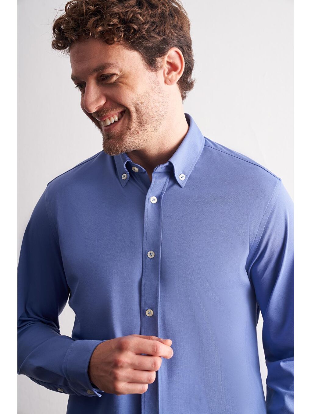 Koyu Mavi Düğmeli Yaka Örme Uzun Kol Performans Ürün Slim Fit Esnek Gömlek 1004255270-3