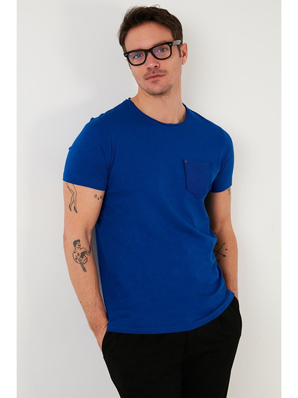 Mavi % 100 Pamuklu Slim Fit Bisiklet Yaka Cepli Tişört 5902000-1