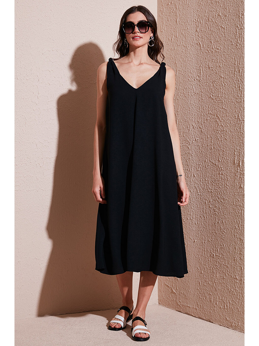 Siyah Oversize Fit V Yaka Midi Boy Basic Kadın Elbise 6788688