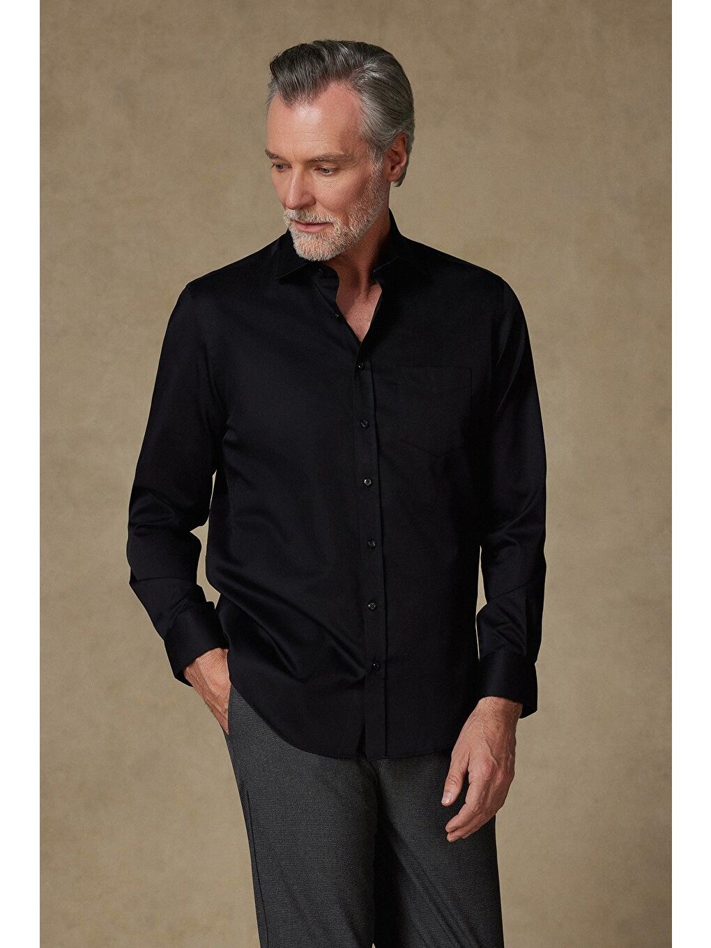 Leonardo Saten Pamuklu Comfort Fit Siyah Klasik Yaka Erkek Düz Gömlek