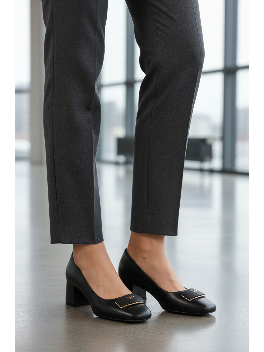 Siyah Cilt Kalın Topuklu Kadın Abiye Ayakkabı 695039 Z-2