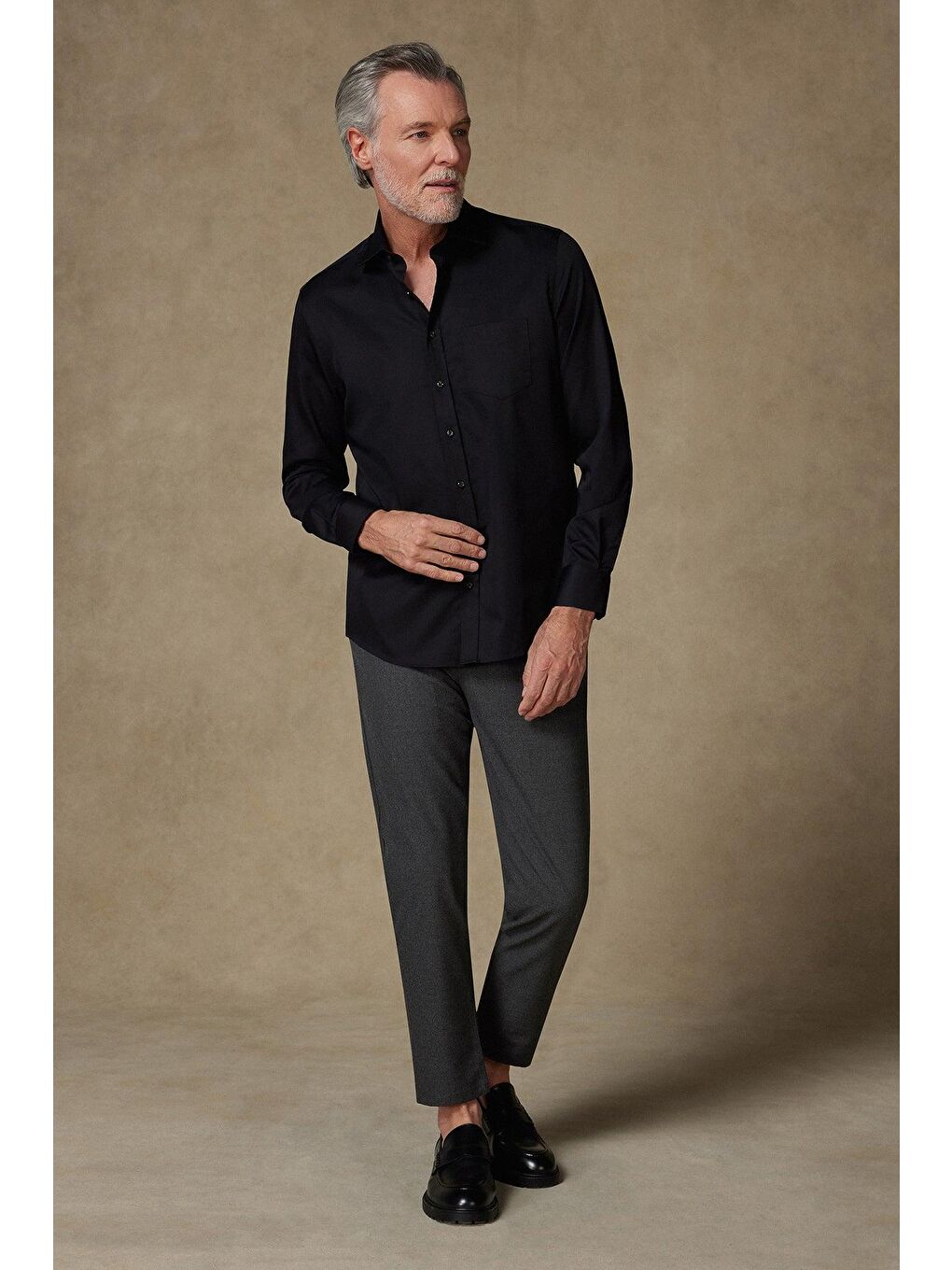Leonardo Saten Pamuklu Comfort Fit Siyah Klasik Yaka Erkek Düz Gömlek-2