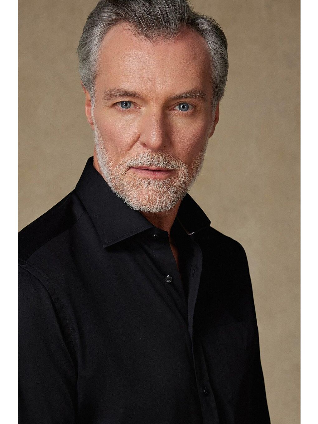 Leonardo Saten Pamuklu Comfort Fit Siyah Klasik Yaka Erkek Düz Gömlek-3