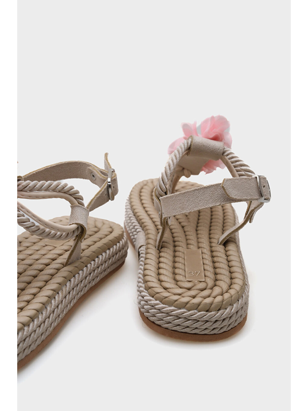 Bej Cornelia Hasır Parmak Arası Çiçekli Kadın Sandalet-3