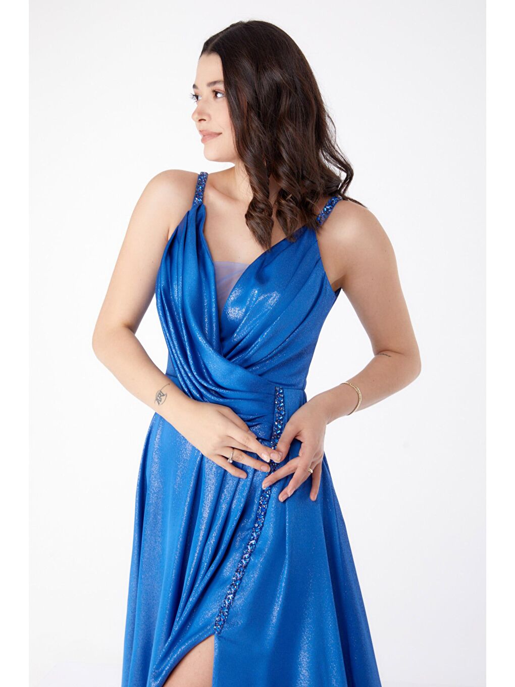 Düz Kruvaze Yaka Kadın Mavi Simli Kolsuz Abiye Ese - 25459-2