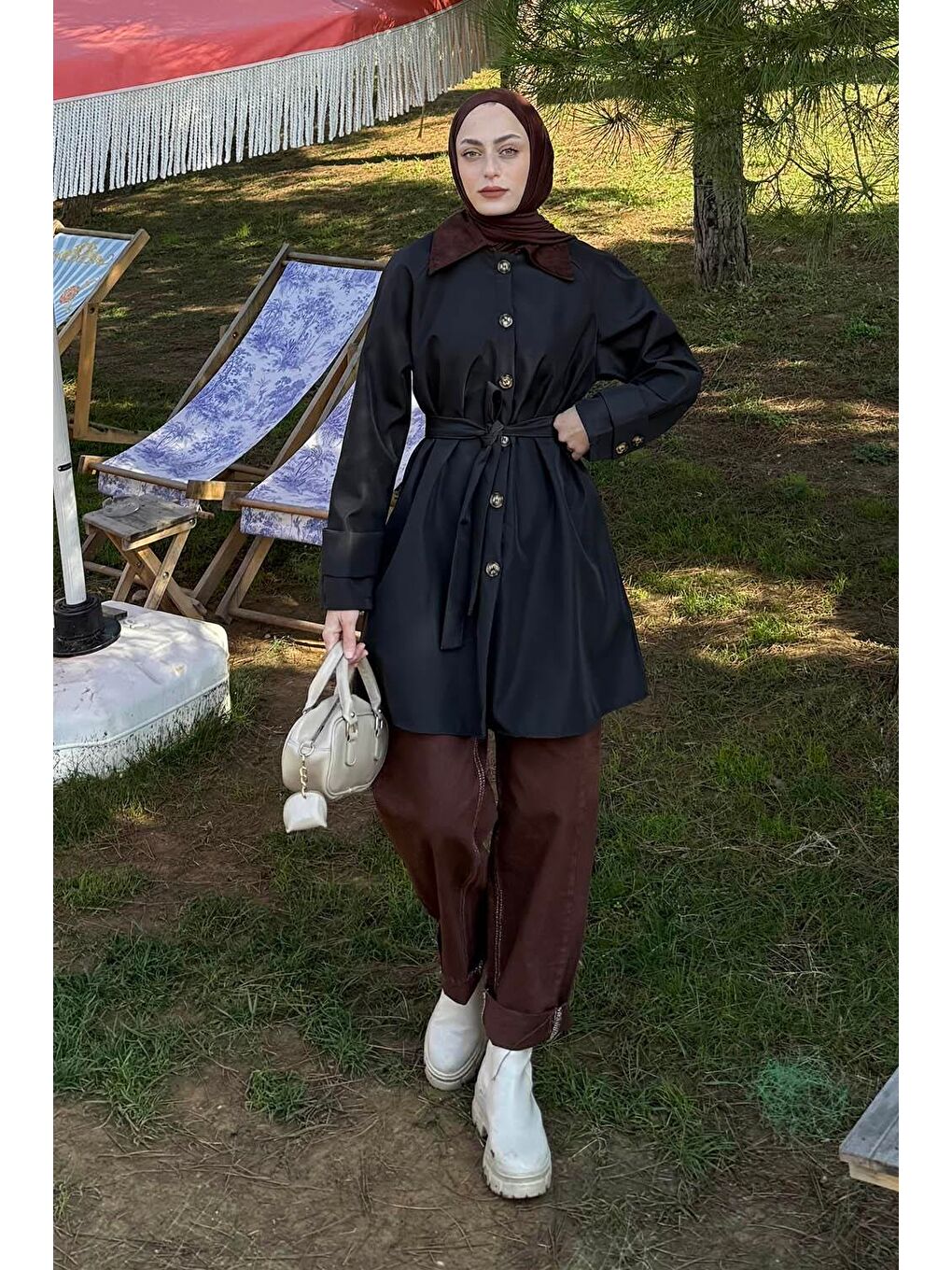 Yaka Detaylı Kısa Trençkot Siyah