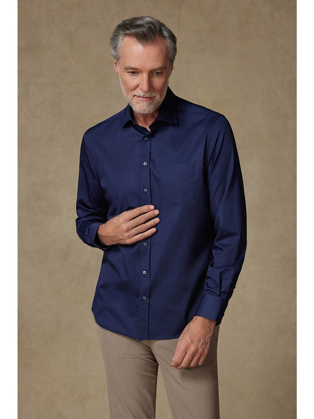 Leonardo Saten Pamuklu Comfort Fit Lacivert Klasik Yaka Erkek Düz Gömlek