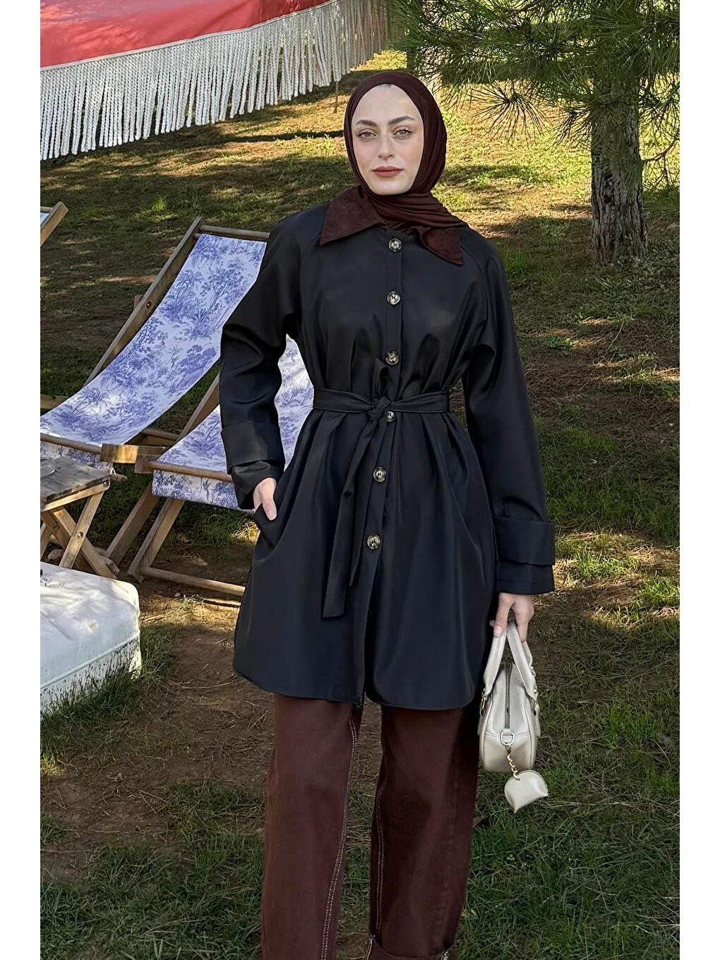 Yaka Detaylı Kısa Trençkot Siyah-2