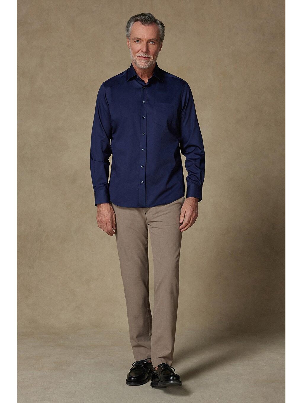 Leonardo Saten Pamuklu Comfort Fit Lacivert Klasik Yaka Erkek Düz Gömlek-1