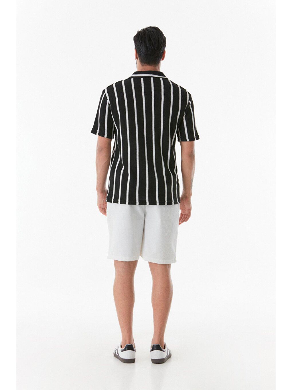 Beyaz Çizgili Nakışlı Polo Yaka Tişört-3