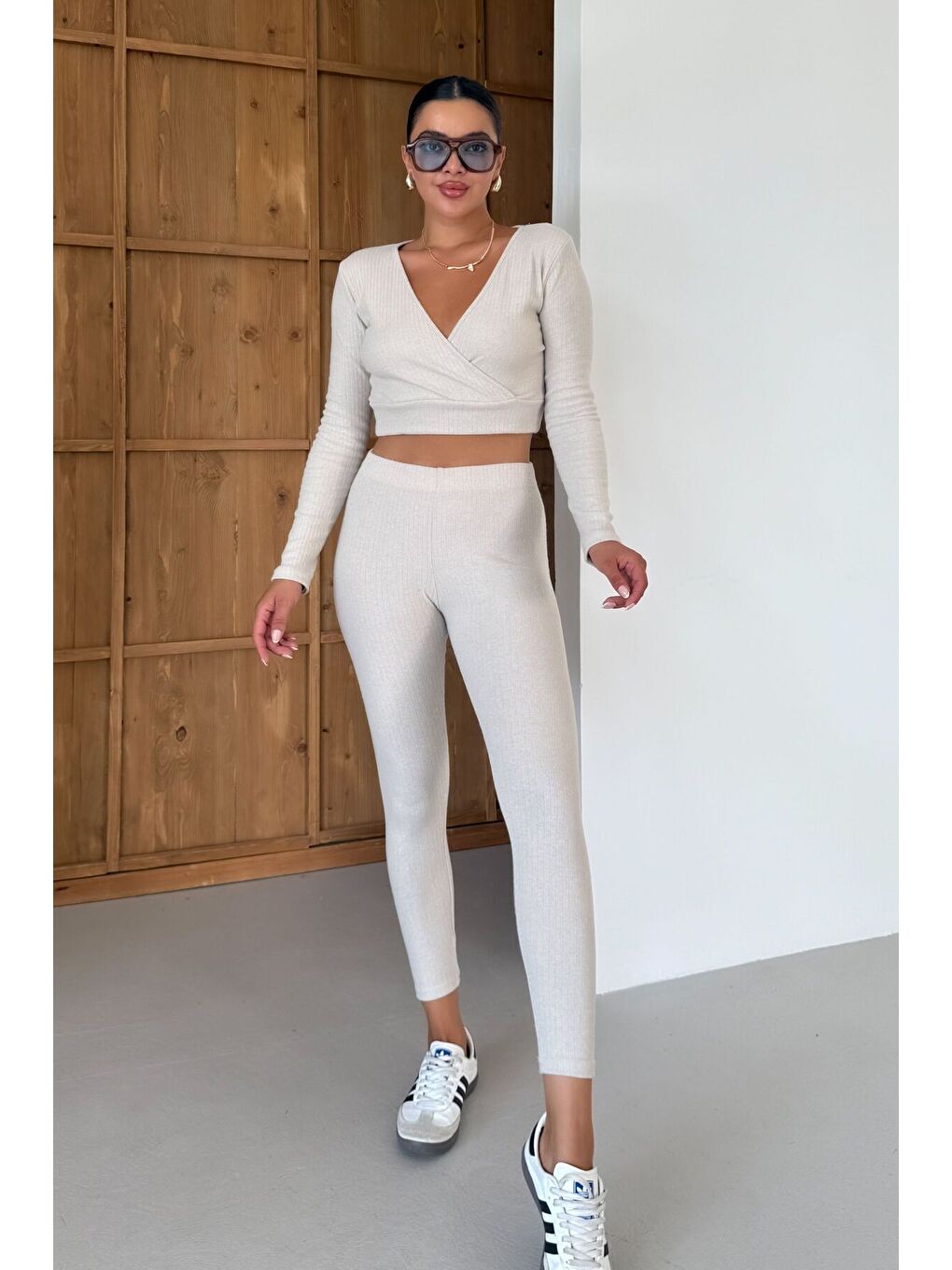 Kadın Bej Fitilli Kruvaze Yaka Crop Taytlı Takım