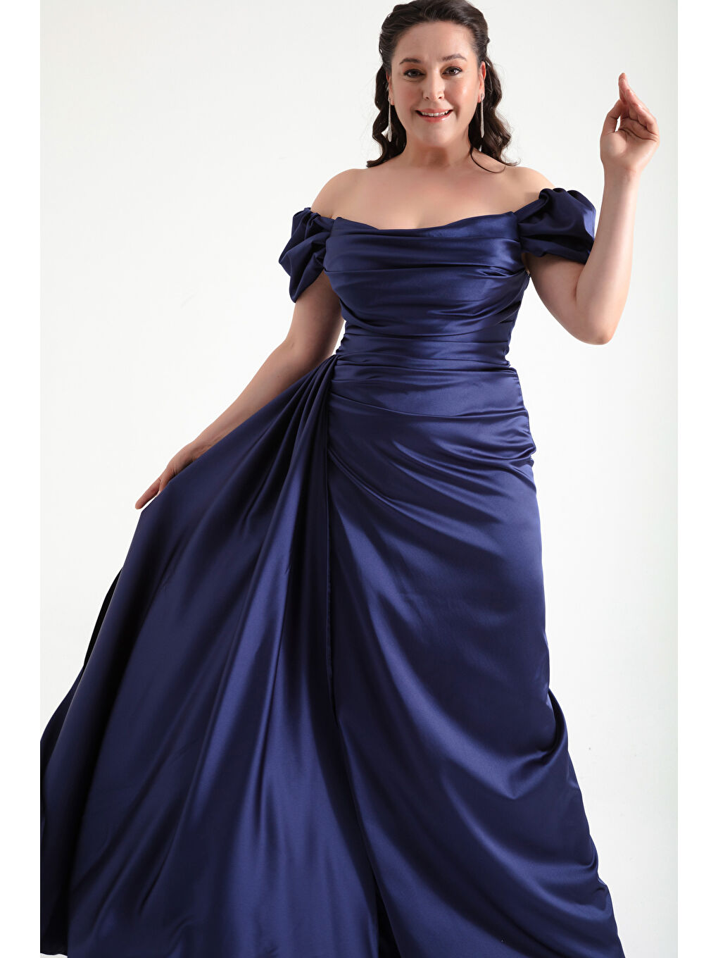 Kadın Lacivert Kayık Yaka Kuyruklu Uzun Saten Abiye & Mezuniyet Elbisesi-1