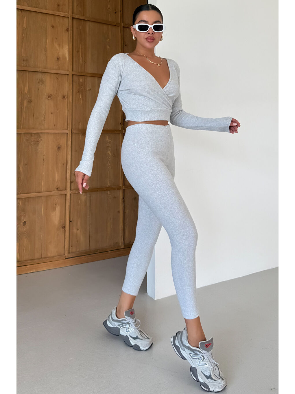 Kadın Gri Fitilli Kruvaze Yaka Crop Taytlı Takım-2