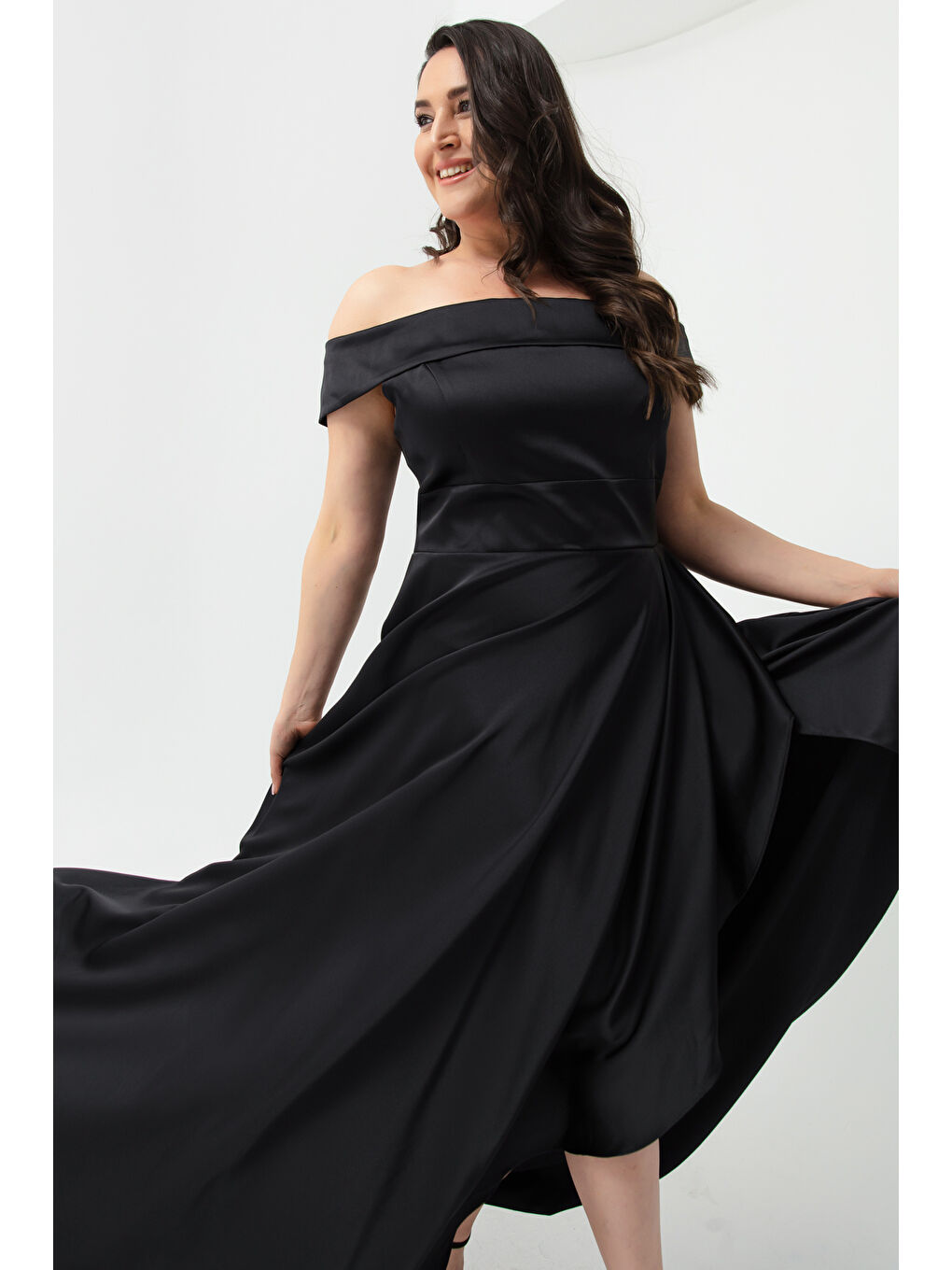 Kadın Siyah Kayık Yaka Büyük Beden Saten Abiye & Mezuniyet Elbisesi-1