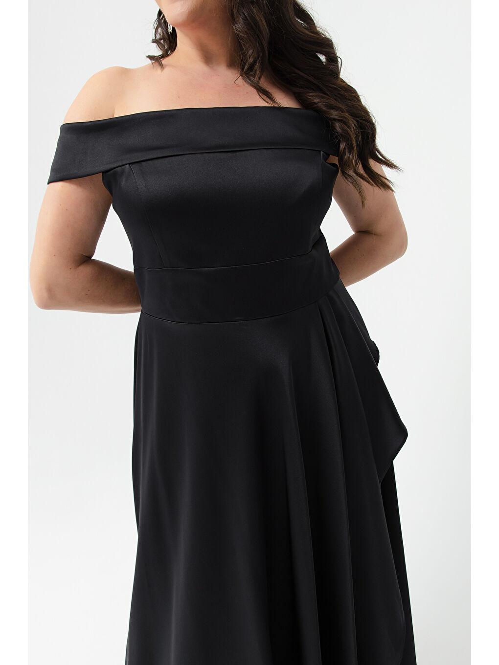 Kadın Siyah Kayık Yaka Büyük Beden Saten Abiye & Mezuniyet Elbisesi-3