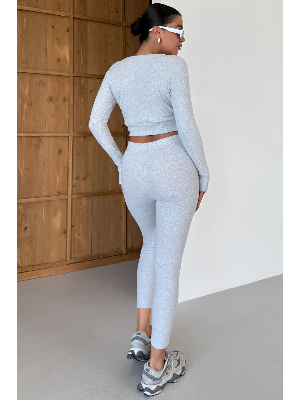 Kadın Gri Fitilli Kruvaze Yaka Crop Taytlı Takım-3