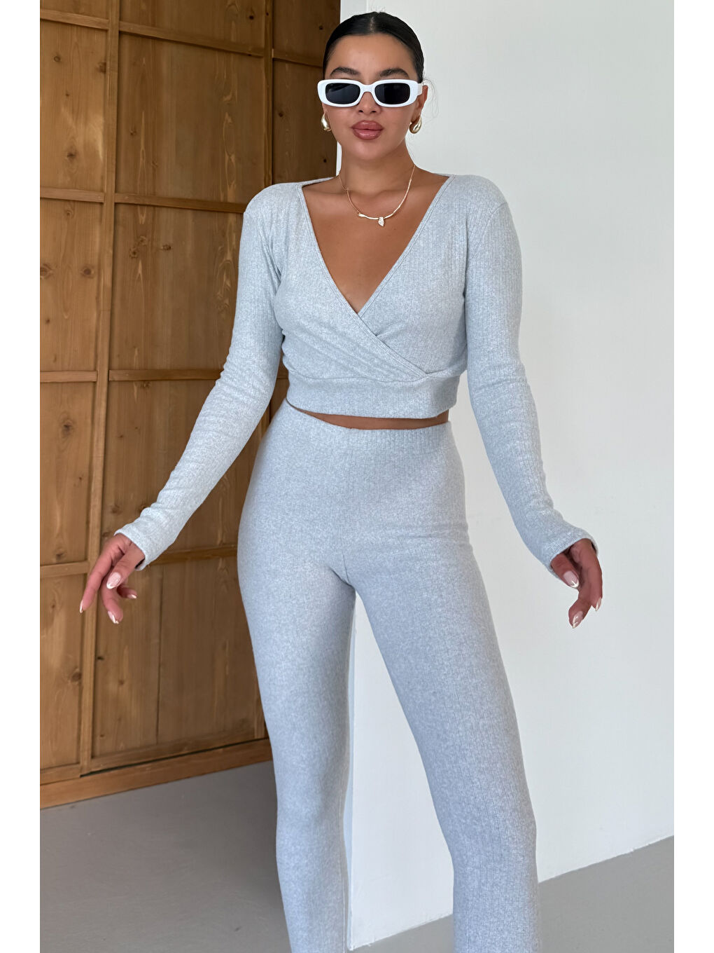 Kadın Gri Fitilli Kruvaze Yaka Crop Taytlı Takım-4