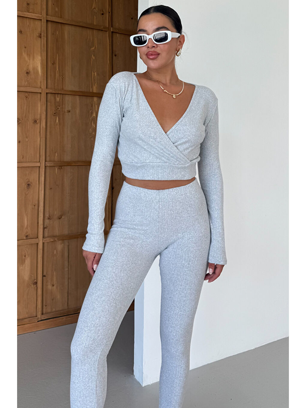 Kadın Gri Fitilli Kruvaze Yaka Crop Taytlı Takım-5