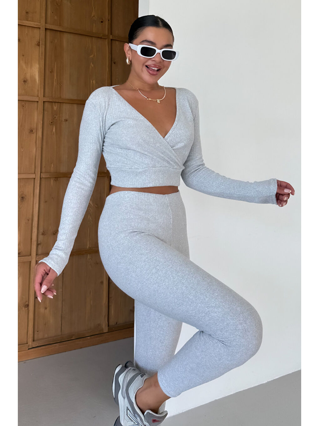 Kadın Gri Fitilli Kruvaze Yaka Crop Taytlı Takım-6