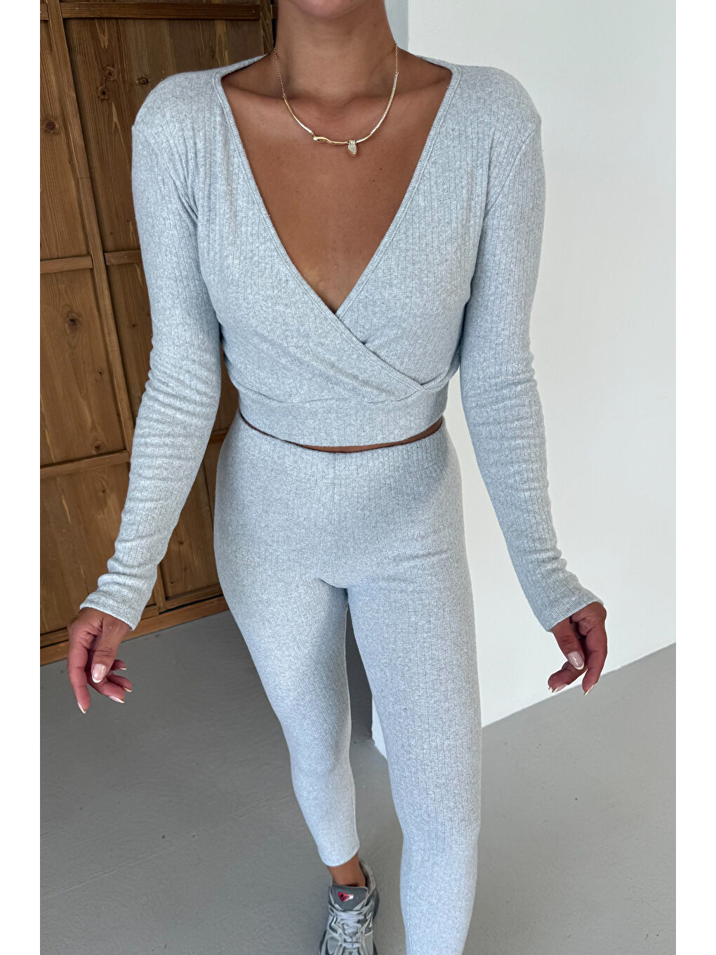 Kadın Gri Fitilli Kruvaze Yaka Crop Taytlı Takım-7