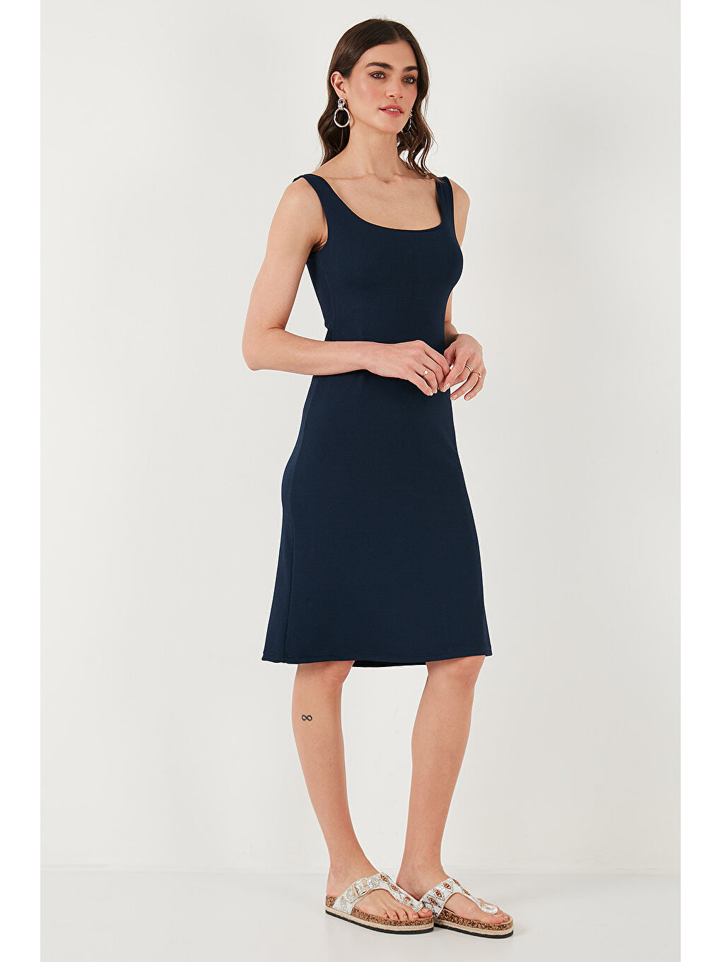 Lacivert Streç Slim Fit Kare Yaka Kalın Askılı Midi Boy Kadın Elbise 5866102-5