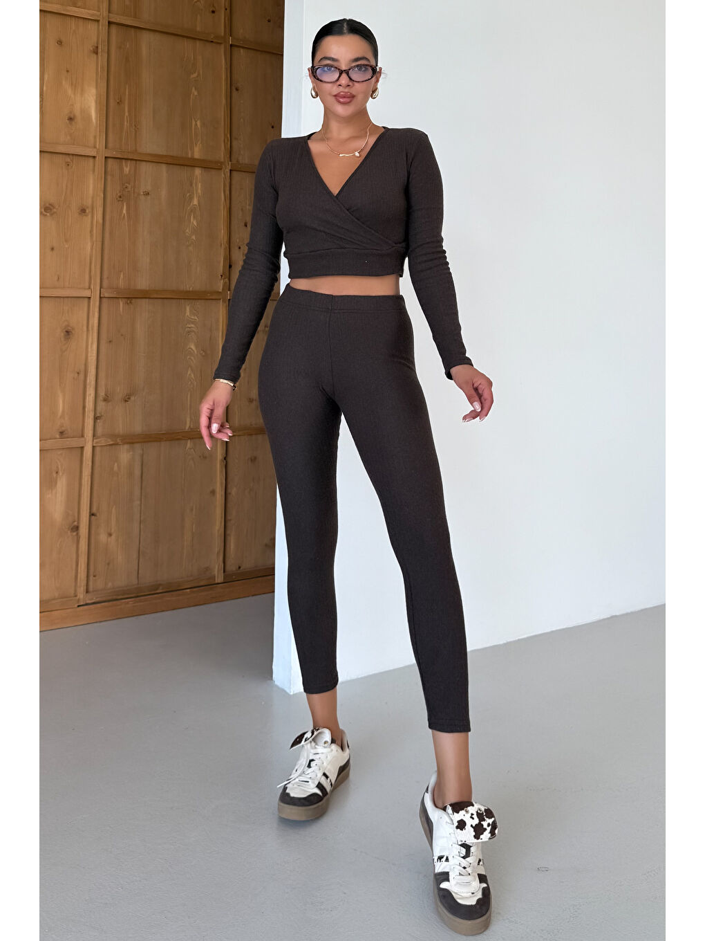 Kadın Kahverengi Fitilli Kruvaze Yaka Crop Taytlı Takım