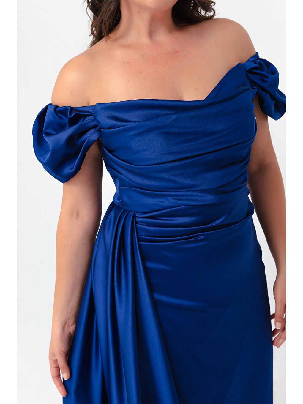 Mavi Kadın Saks Kayık Yaka Kuyruklu Uzun Saten Abiye & Mezuniyet Elbisesi-3