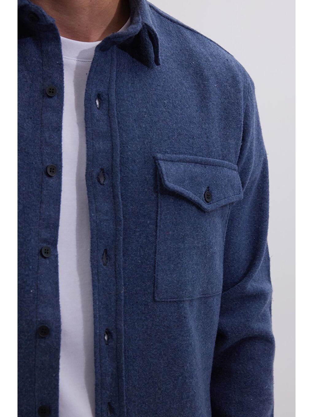 Erkek Slim Fit Tek Cep Kapaklı Düz Oduncu Spor İndigo Gömlek-2