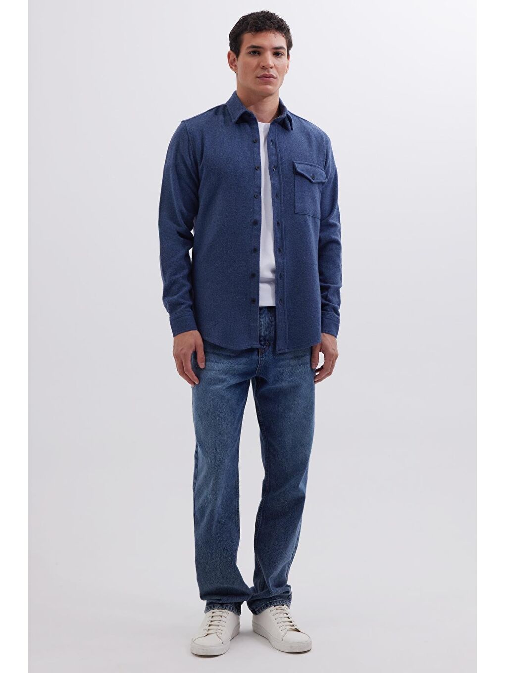 Erkek Slim Fit Tek Cep Kapaklı Düz Oduncu Spor İndigo Gömlek-3