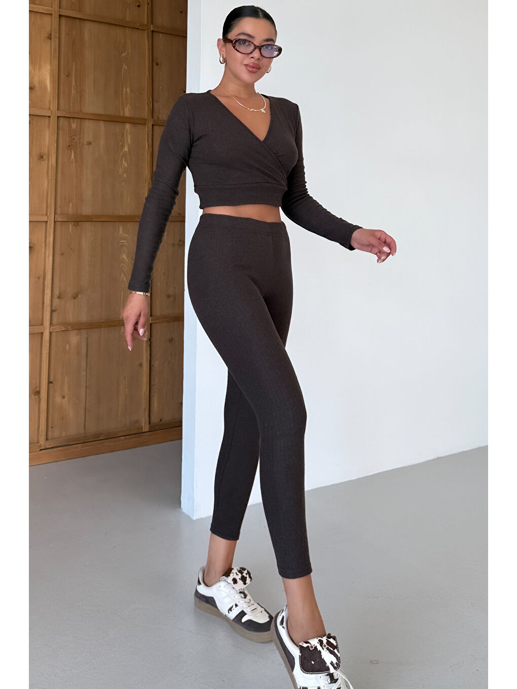 Kadın Kahverengi Fitilli Kruvaze Yaka Crop Taytlı Takım-3