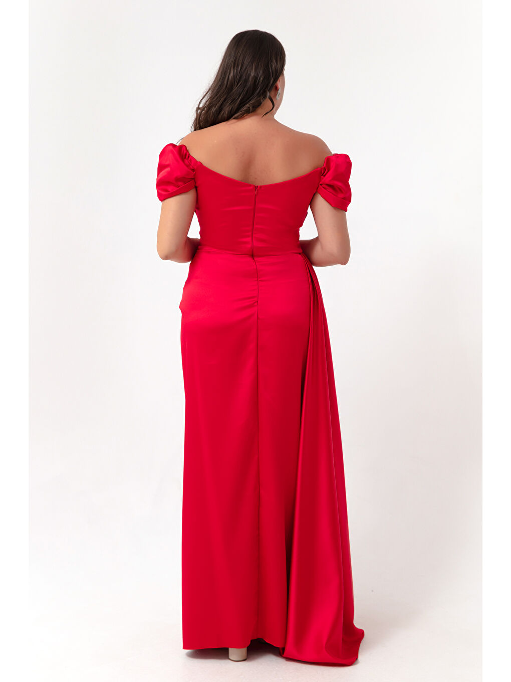 Kadın Kırmızı Kayık Yaka Kuyruklu Uzun Saten Abiye & Mezuniyet Elbisesi-4