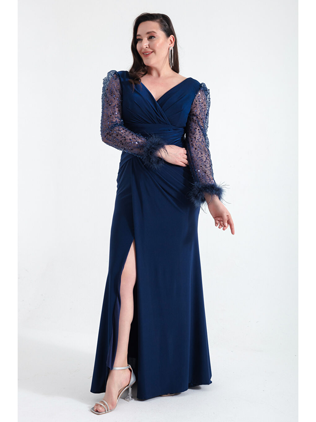 Kadın Lacivert V Yaka Kolları Taşlı Yırtmaçlı Büyük Beden Uzun Abiye Elbise