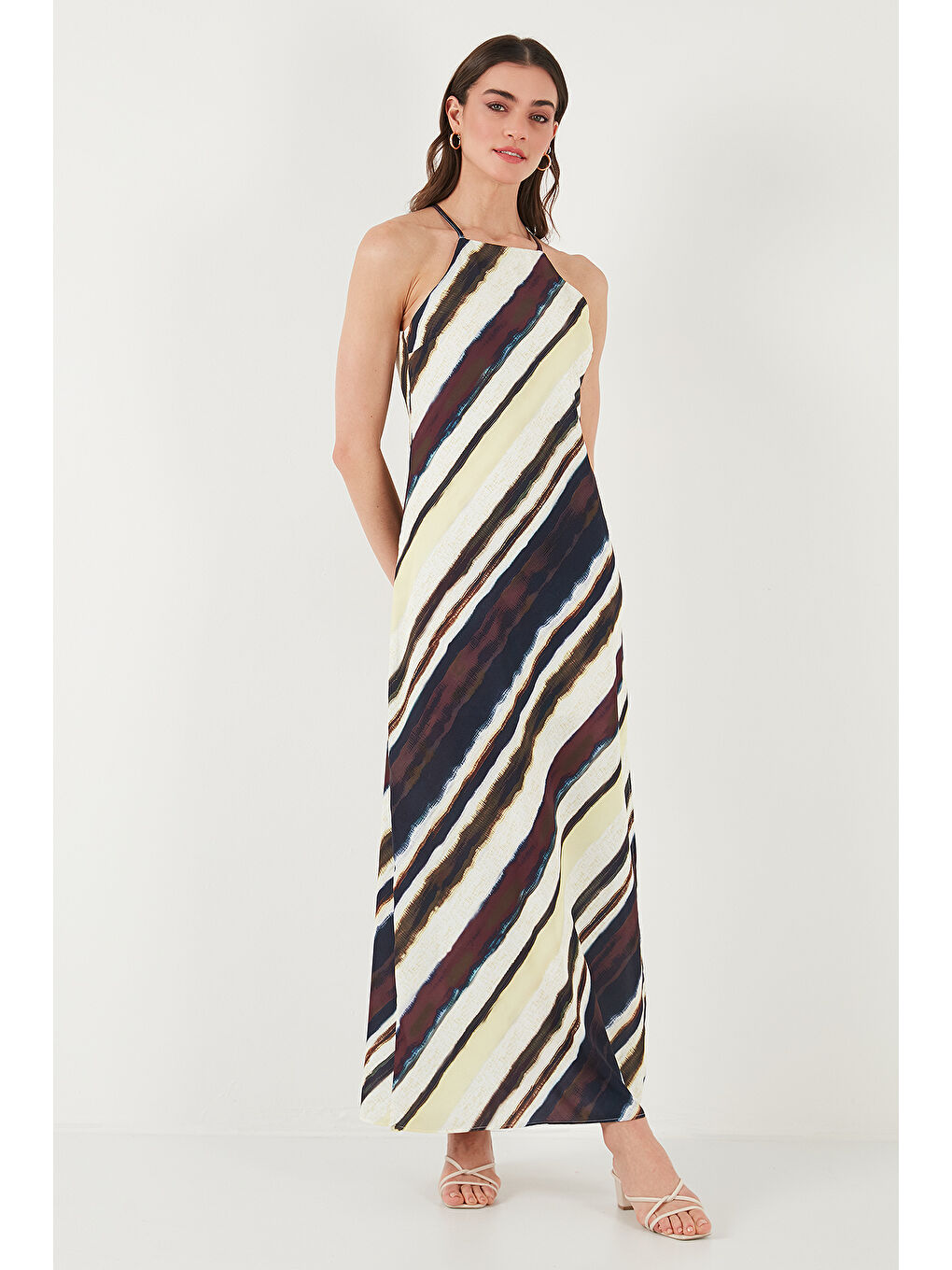 Kahverengi Batik Desenli Relaxed Fit Halter Yaka Yırtmaçlı Uzun Kadın Elbise 67810556-2