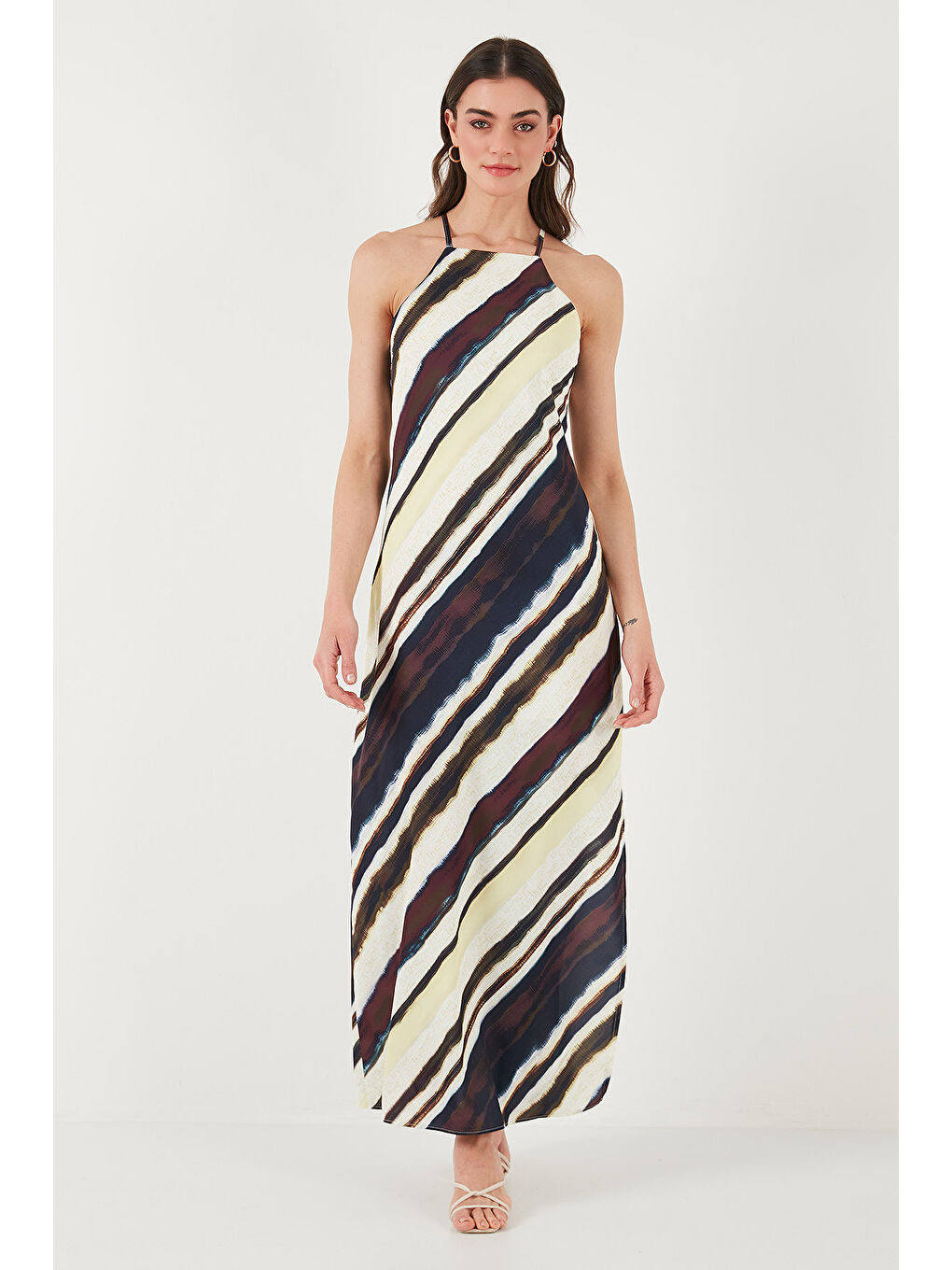 Kahverengi Batik Desenli Relaxed Fit Halter Yaka Yırtmaçlı Uzun Kadın Elbise 67810556-5