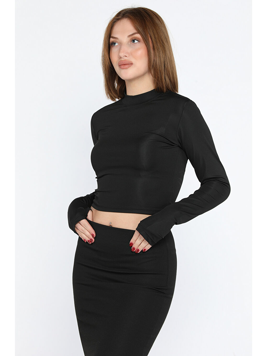 GÜLSELİ Siyah Kadın Bisiklet Yaka Kolu Pencereli Crop Top Bluz - 1