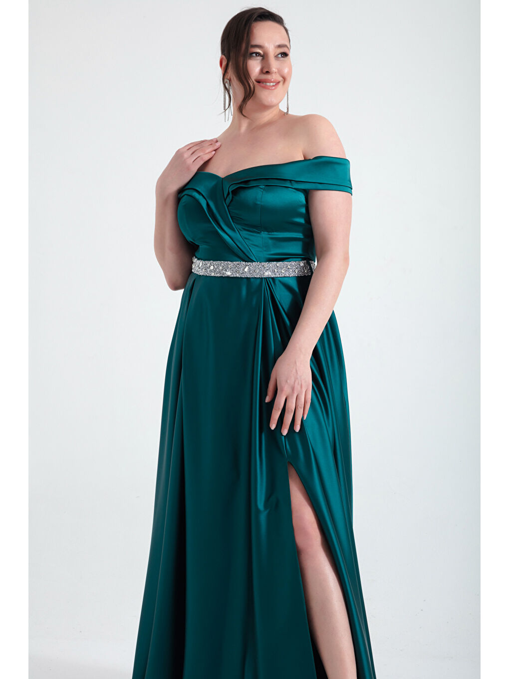 Kadın Zümrüt Yeşili Kayık Yaka Taşlı Kemerli Büyük Beden Abiye Elbise-2