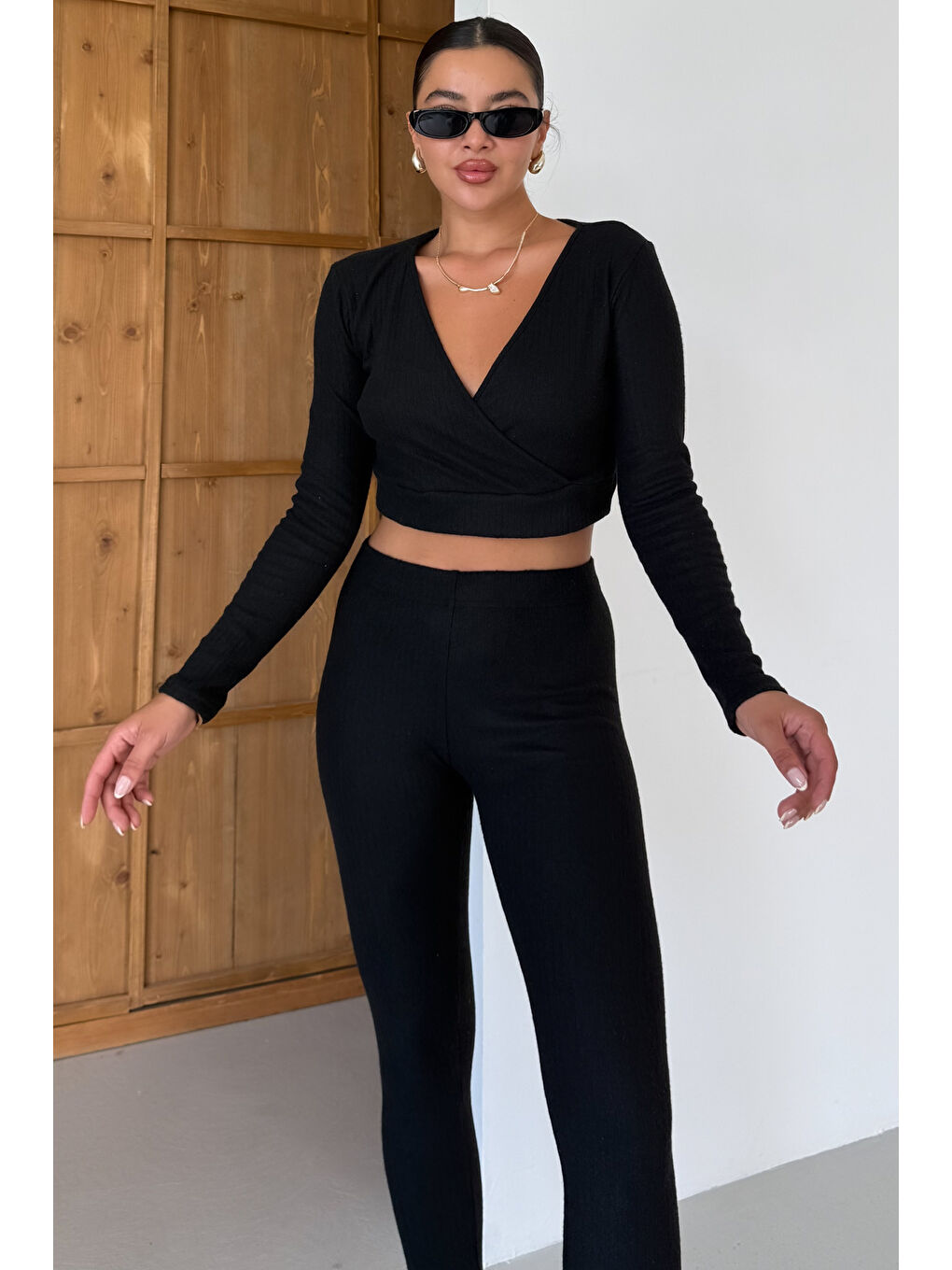 Kadın Siyah Fitilli Kruvaze Yaka Crop Taytlı Takım-4