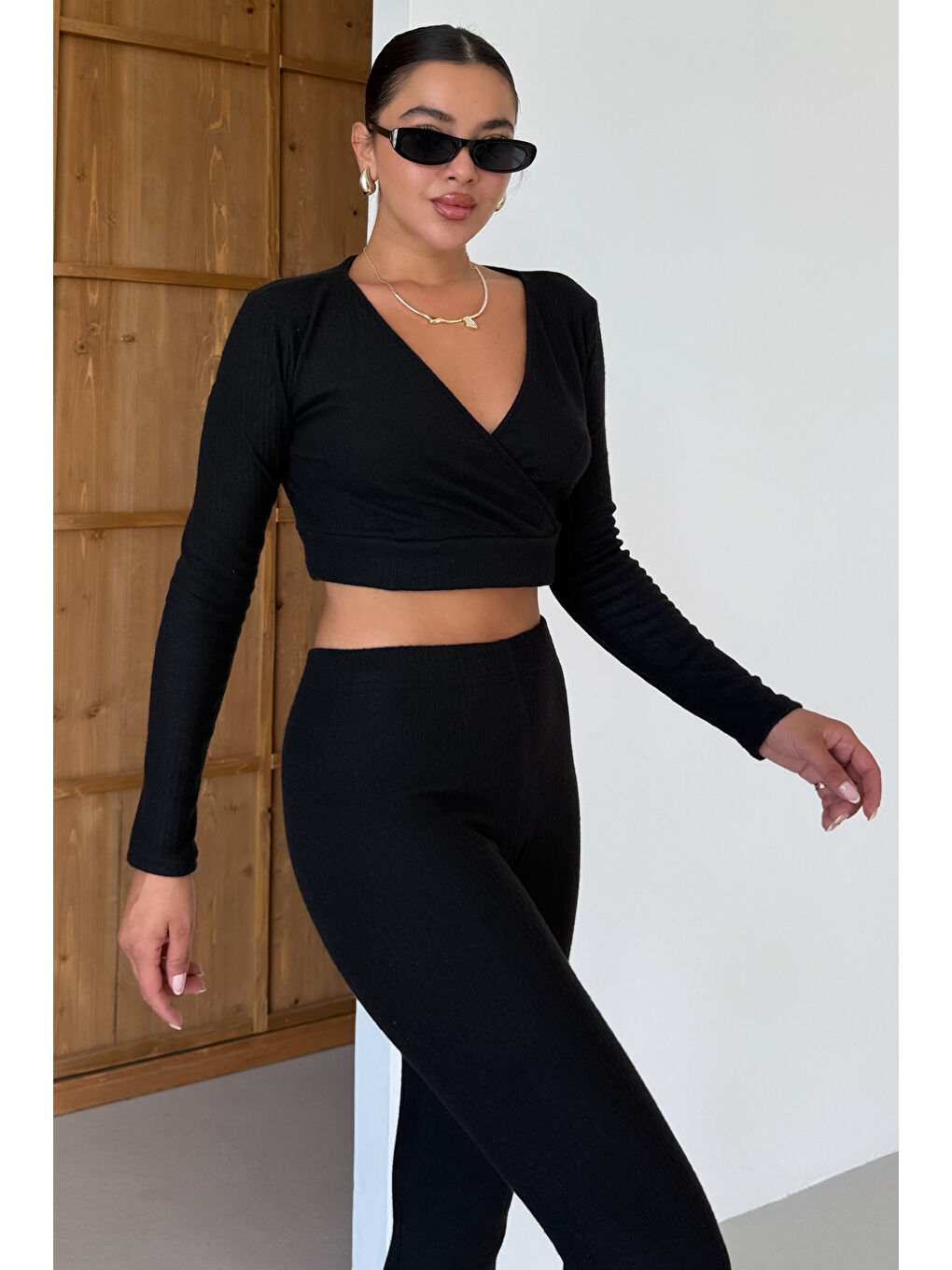Kadın Siyah Fitilli Kruvaze Yaka Crop Taytlı Takım-5