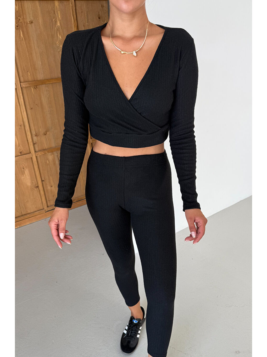 Kadın Siyah Fitilli Kruvaze Yaka Crop Taytlı Takım-7