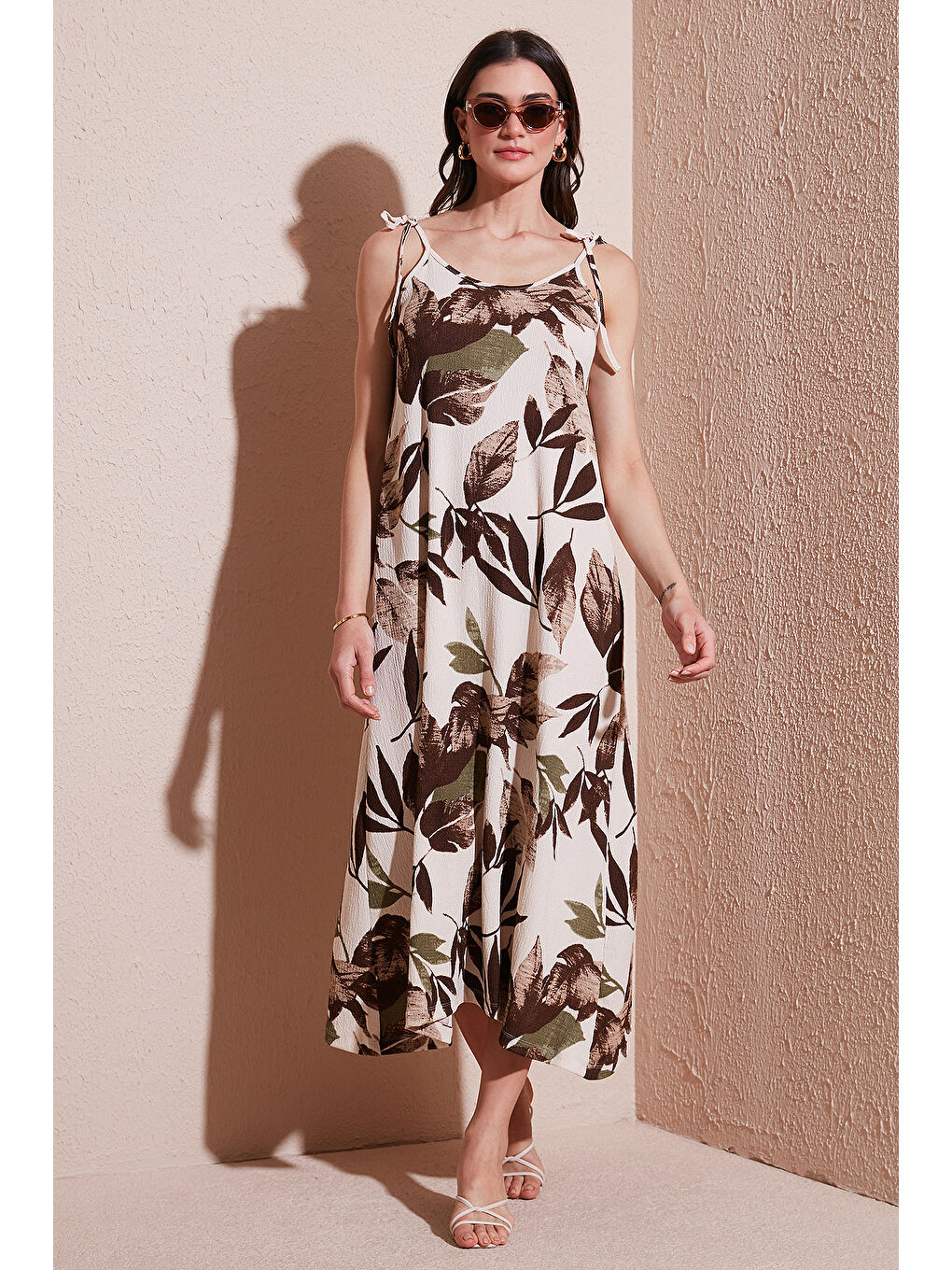 Sarı Desenli Oversize Fit Bağlamalı İp Askılı Yuvarlak Yaka Midi Boy Kadın Elbise 5869022