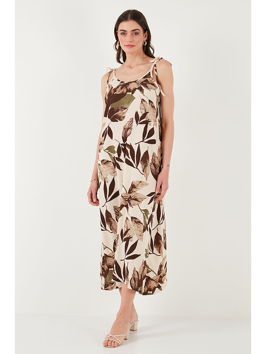 Sarı Desenli Oversize Fit Bağlamalı İp Askılı Yuvarlak Yaka Midi Boy Kadın Elbise 5869022-3